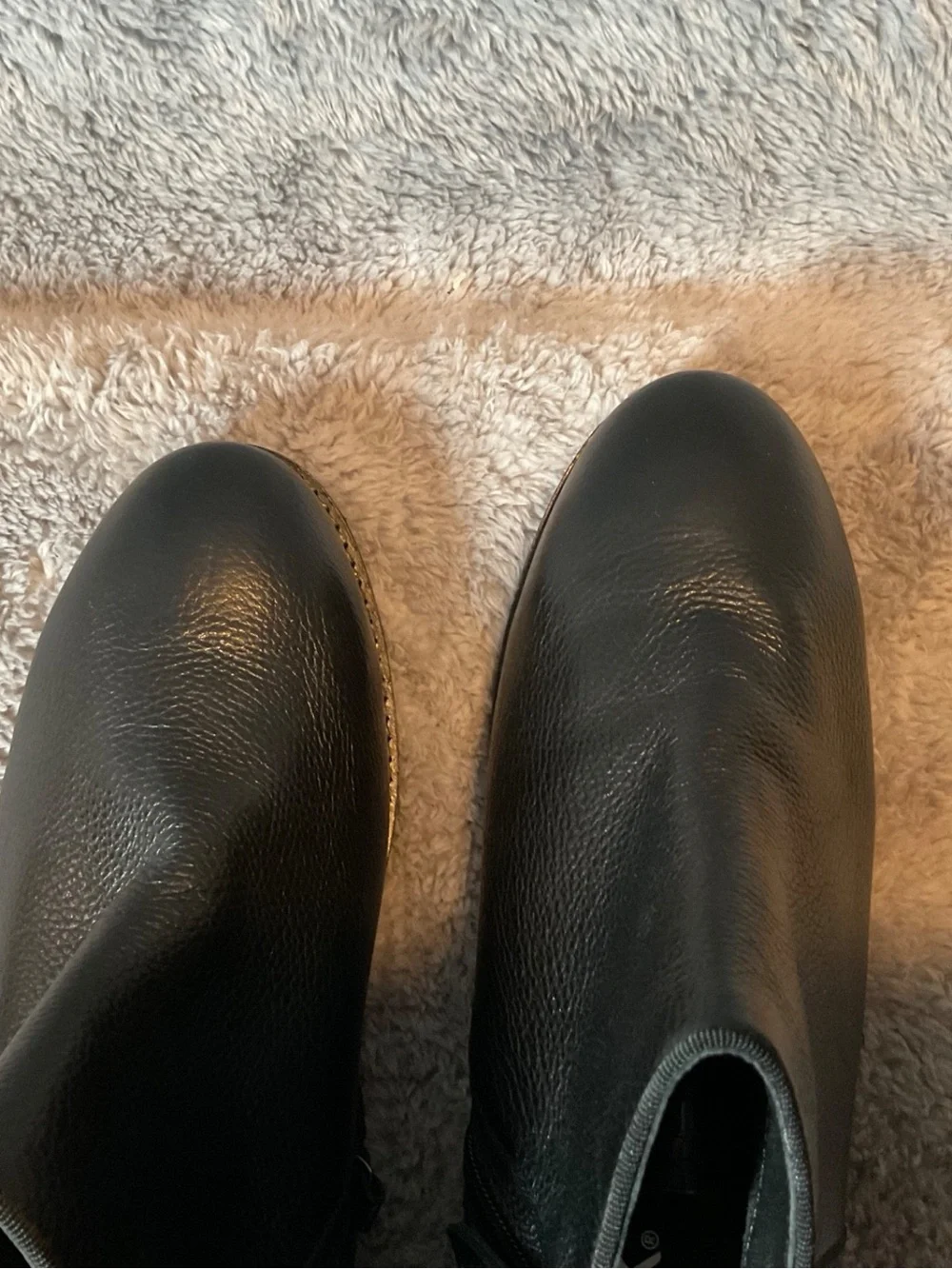 Softwalk Rocklin Women’s Leather Ankle Boot Black in Size 9M.